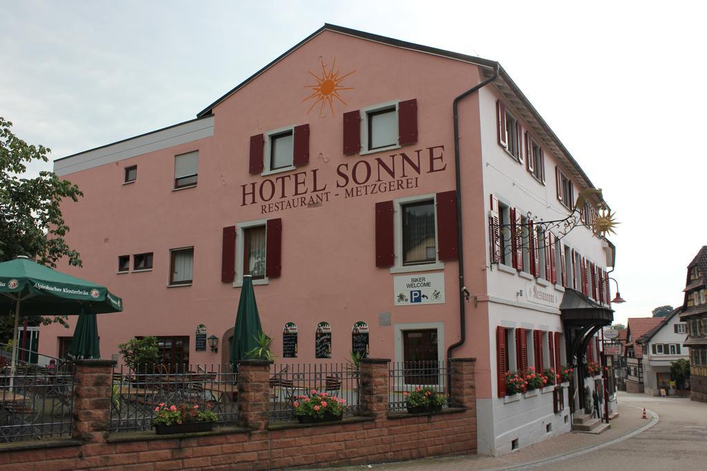 Hotel - Restaurant - Metzgerei Sonne Loffenau エクステリア 写真